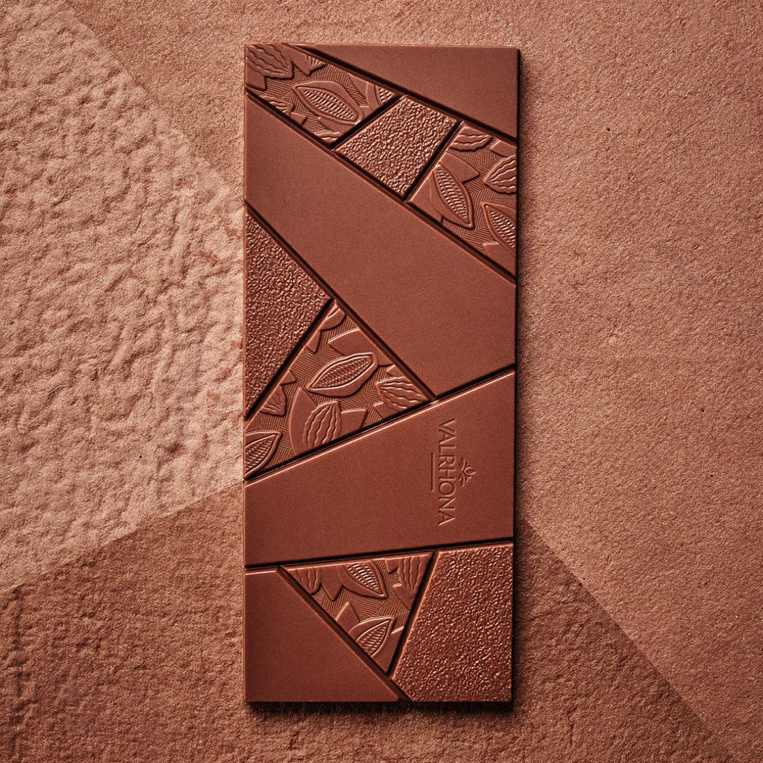 Valrhona Grand Cru Jivara 40% milk chocolate bar with embossed cocoa pods