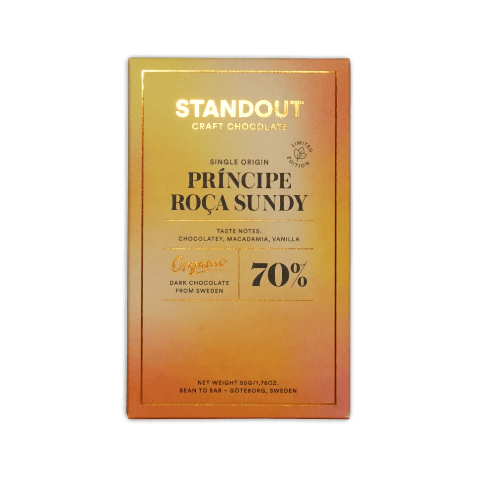 Standout chocolate príncipe roça sundy 70% dark chocolate bar with gradient gold to orange wrapper and black gold text