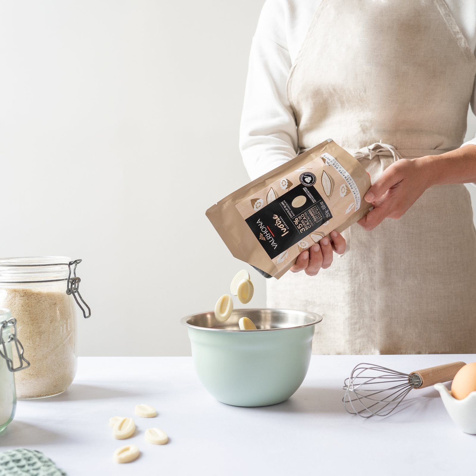 Valrhona Ivoire 35% White Chocolate Baking Feves