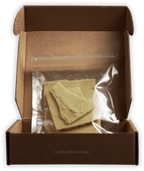 Soma Bark Crème Brûlée 125g: light beige chocolate pieces in bag and box
